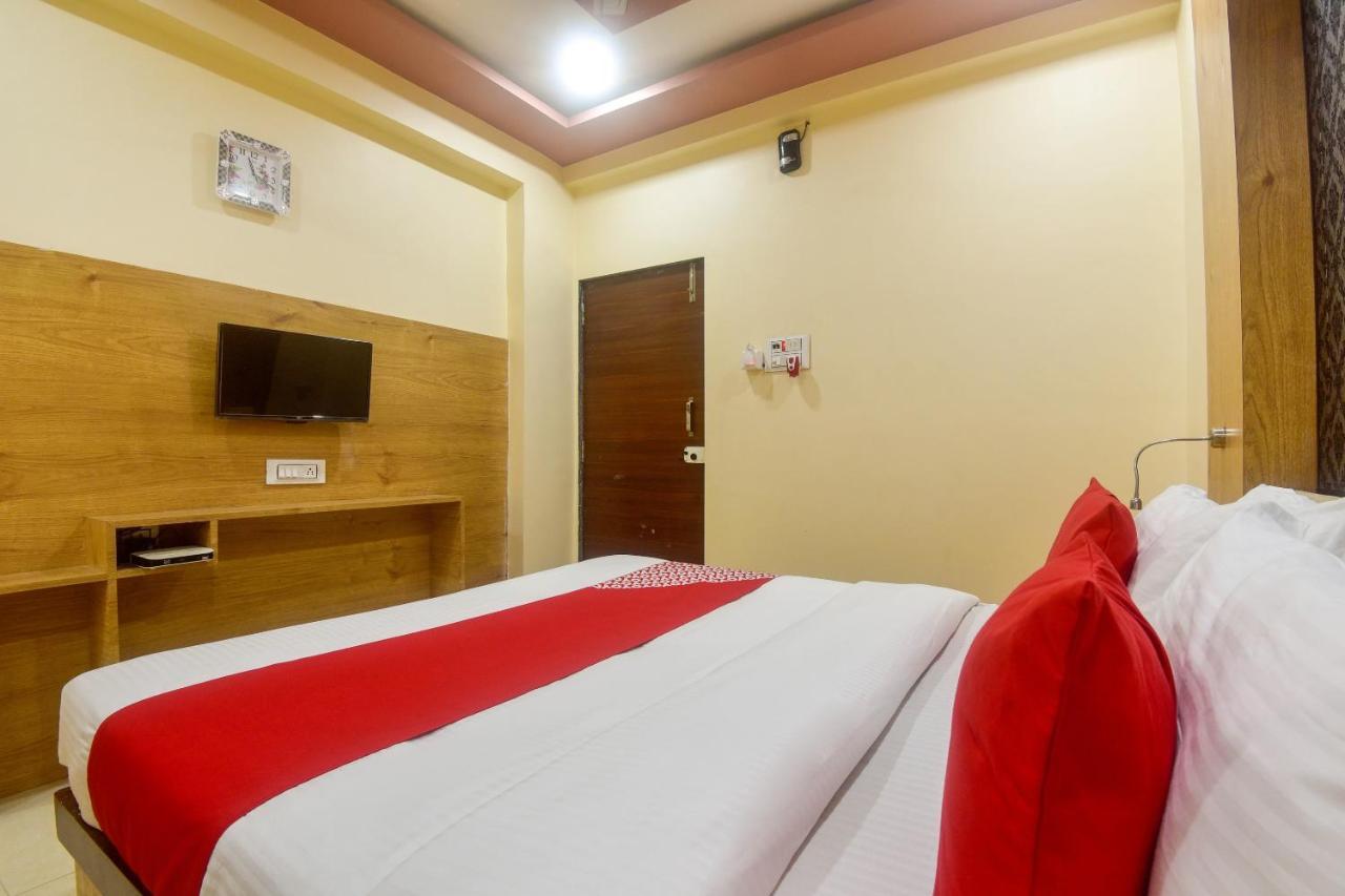 Oyo 60773 Ruchita Loadging & Boarding Hotel Bombaj Zewnętrze zdjęcie