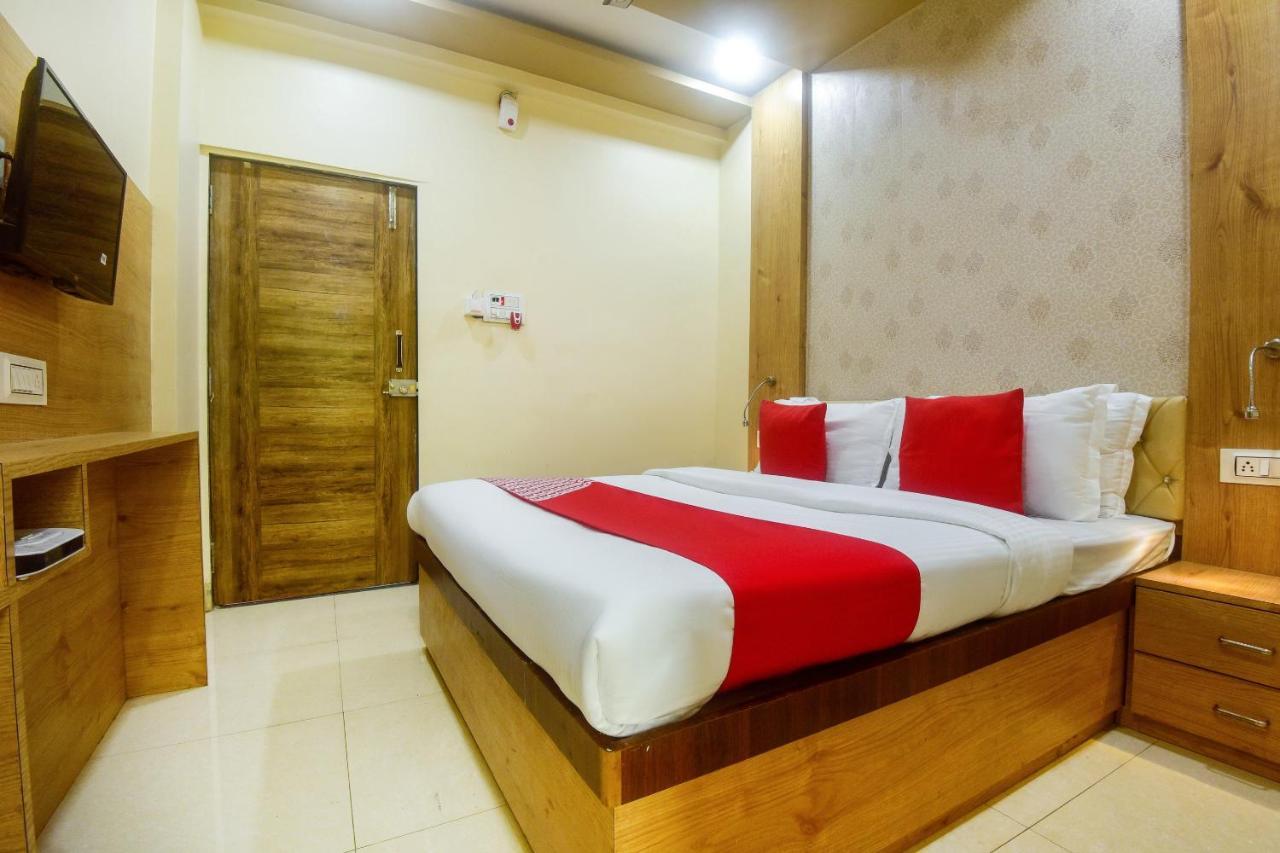 Oyo 60773 Ruchita Loadging & Boarding Hotel Bombaj Zewnętrze zdjęcie
