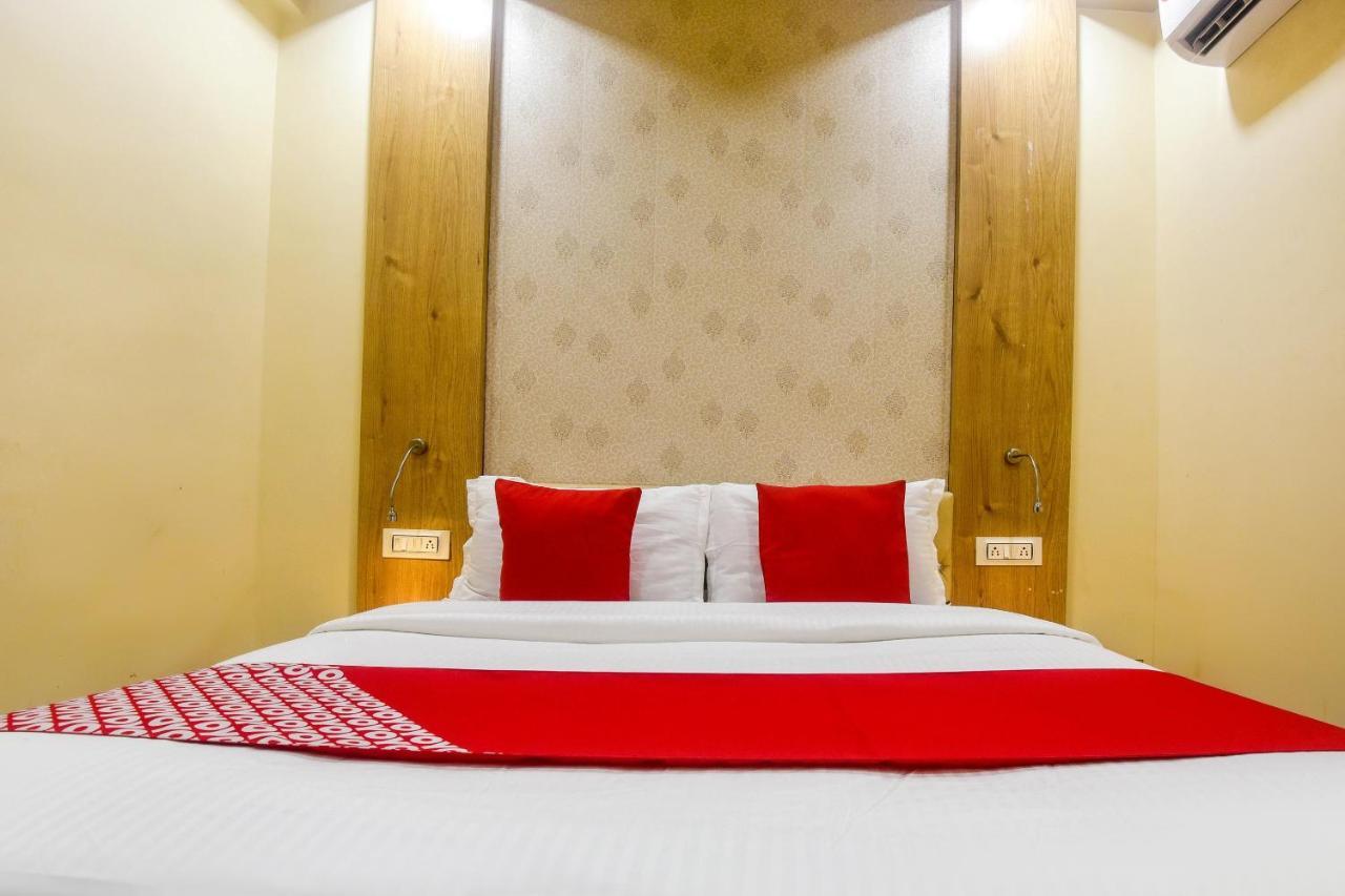 Oyo 60773 Ruchita Loadging & Boarding Hotel Bombaj Zewnętrze zdjęcie