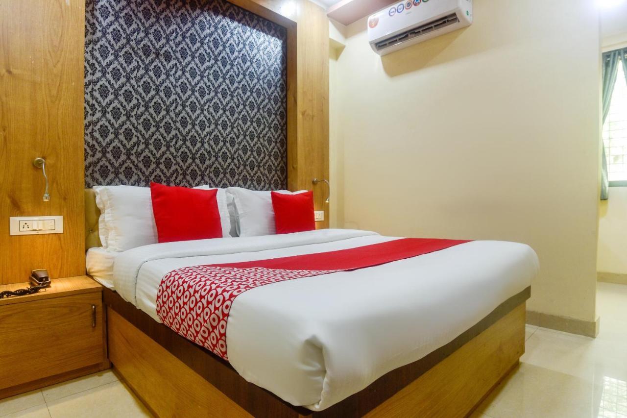 Oyo 60773 Ruchita Loadging & Boarding Hotel Bombaj Zewnętrze zdjęcie
